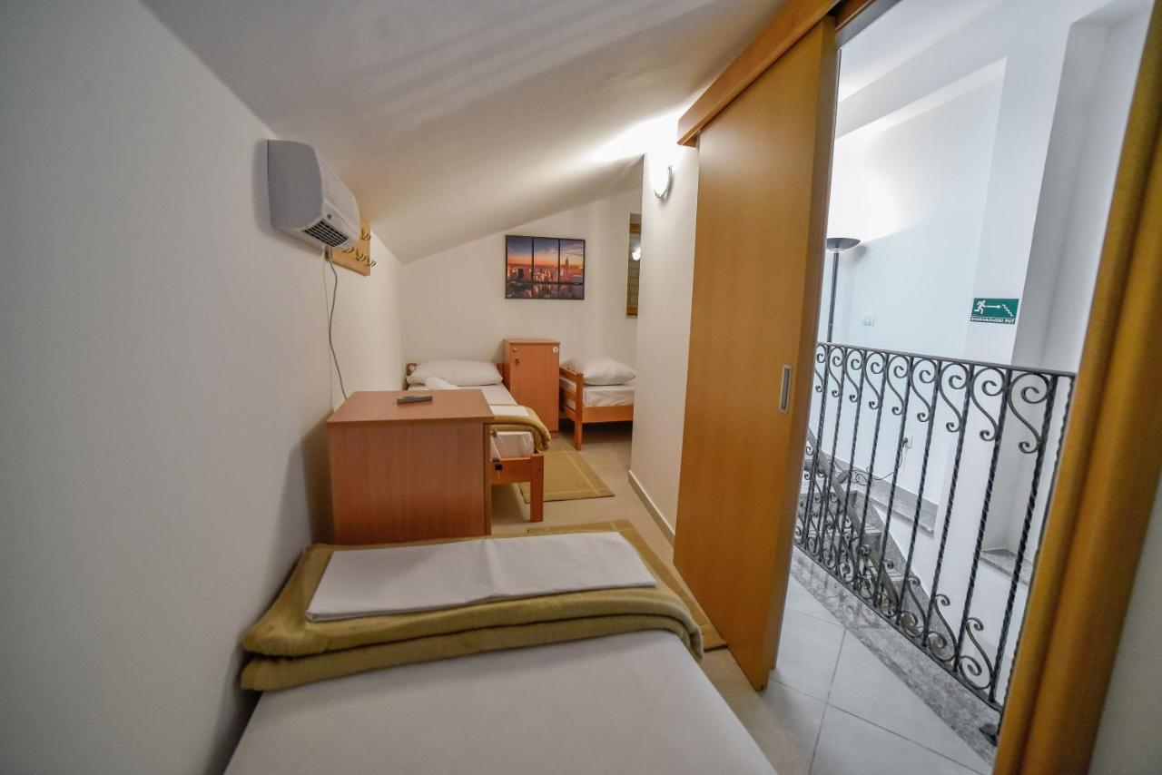 Hostel Sinj Ngoại thất bức ảnh